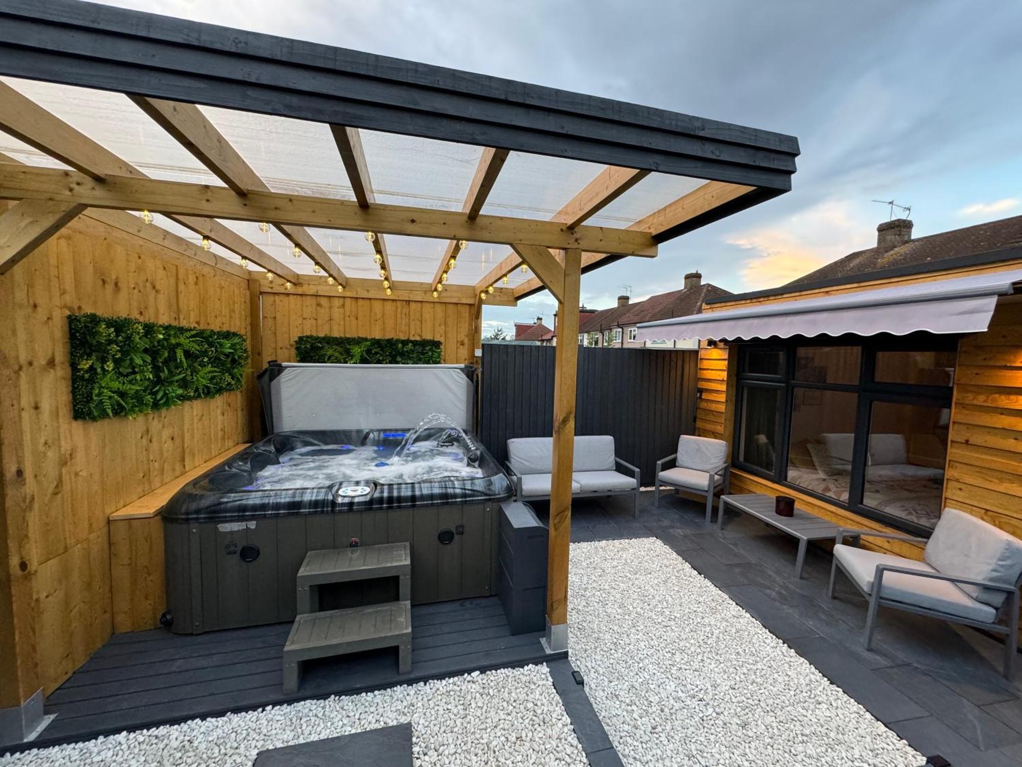 Wild & Free Hot Tub Retreat Lejlighed Dartford Eksteriør billede