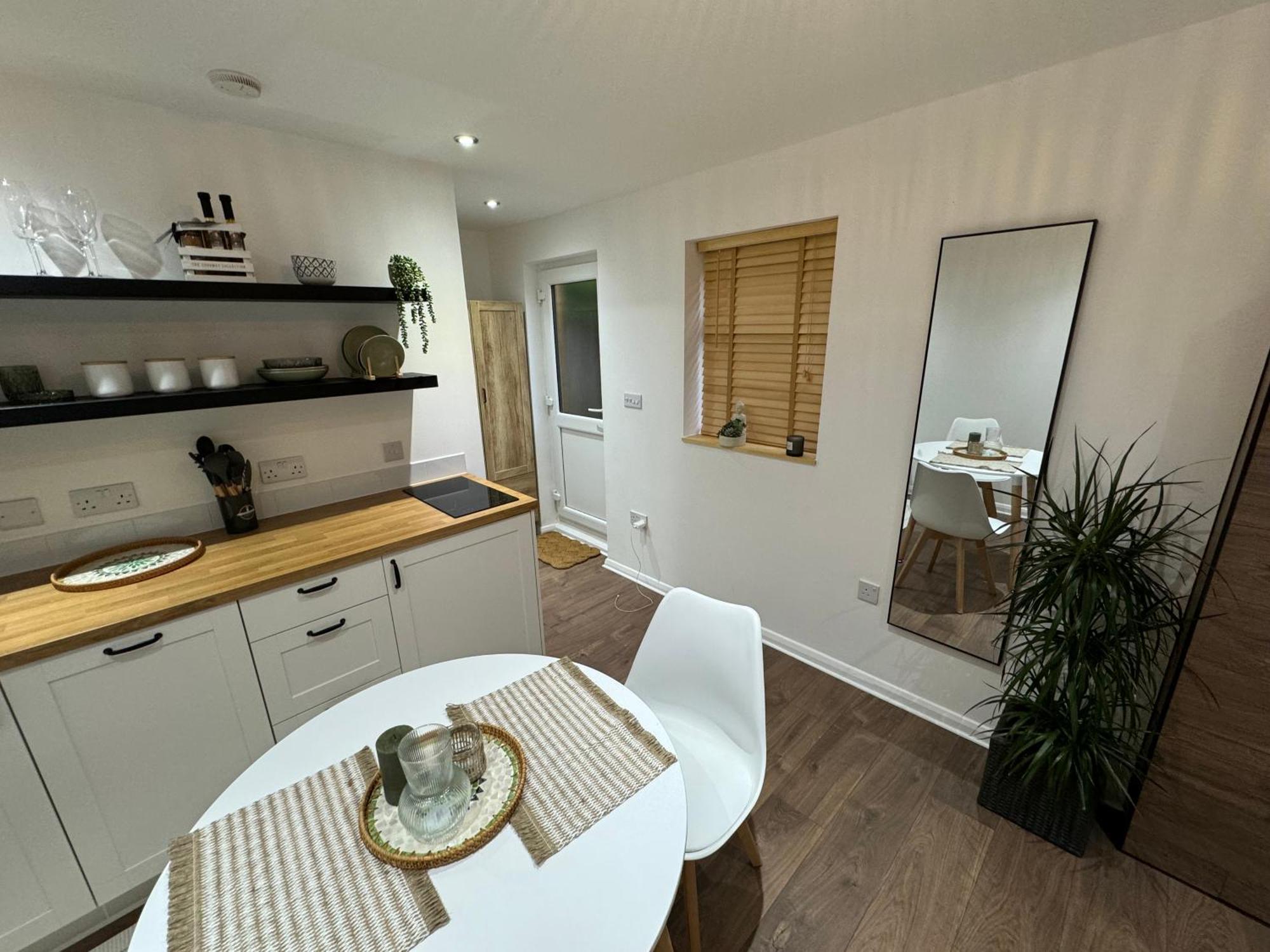 Wild & Free Hot Tub Retreat Lejlighed Dartford Eksteriør billede