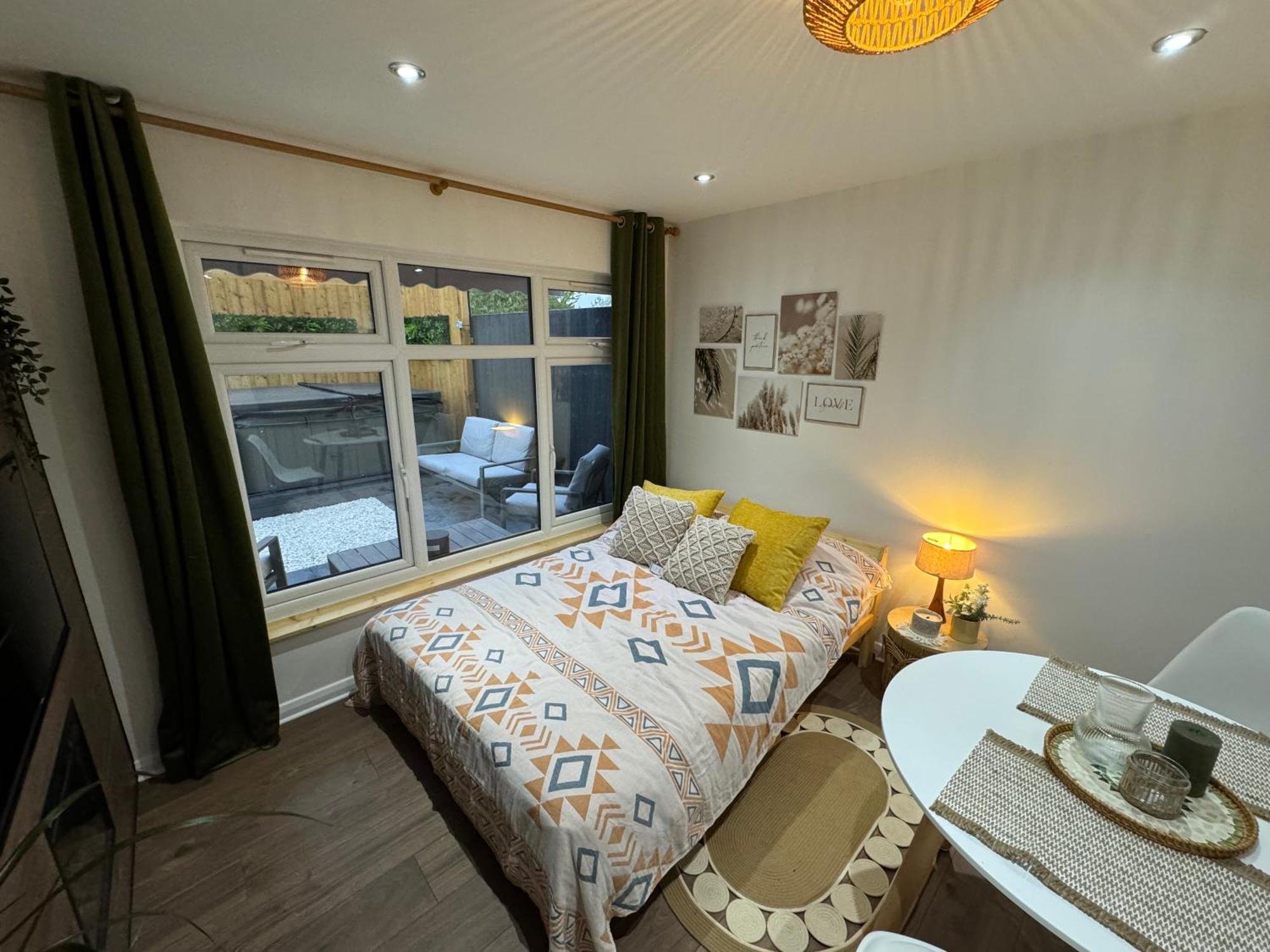 Wild & Free Hot Tub Retreat Lejlighed Dartford Eksteriør billede