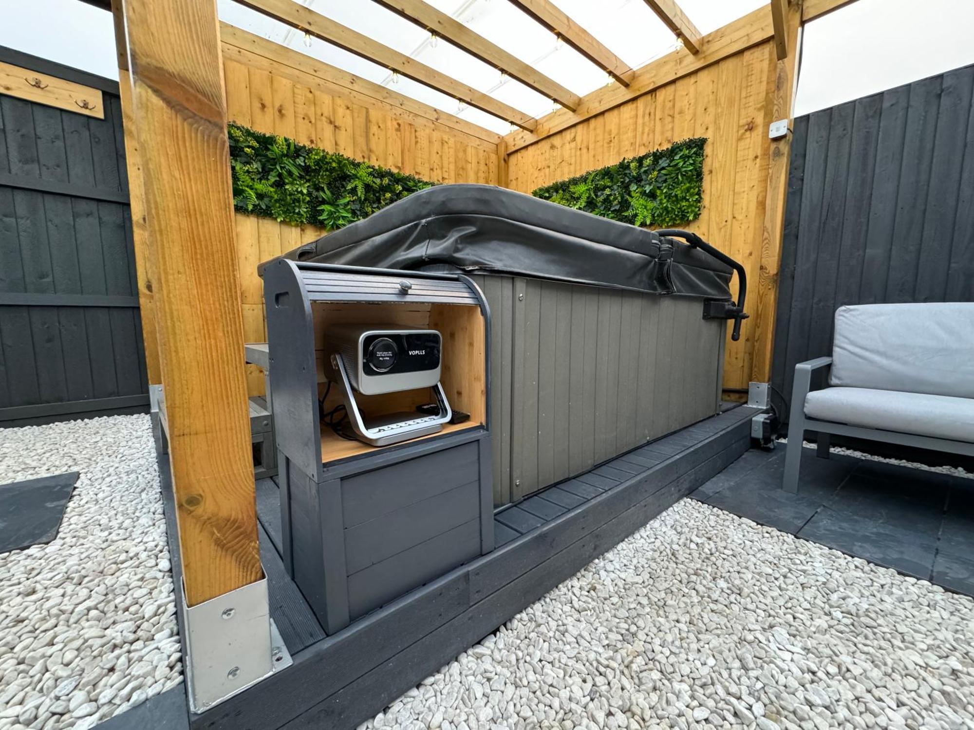 Wild & Free Hot Tub Retreat Lejlighed Dartford Eksteriør billede
