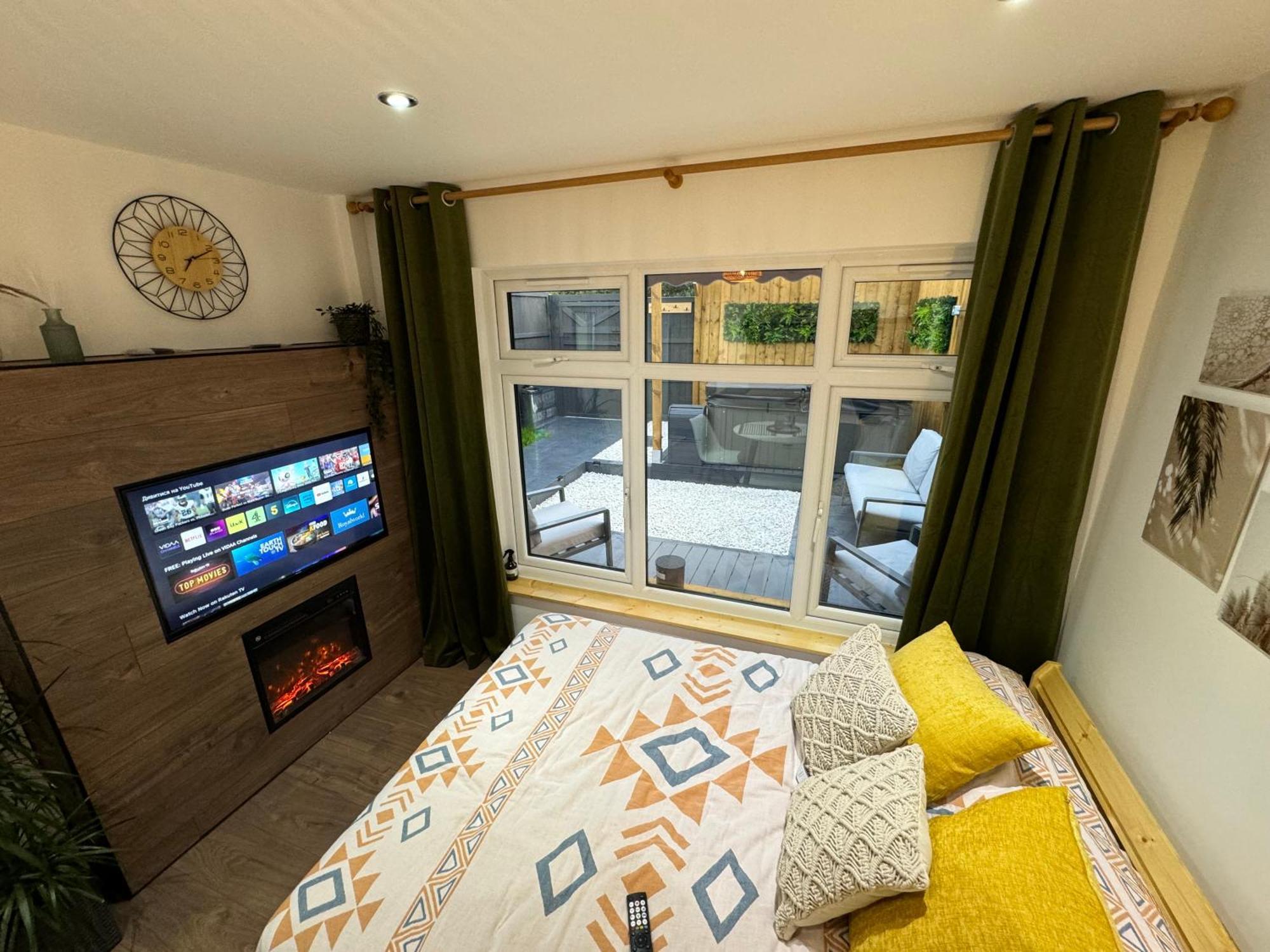 Wild & Free Hot Tub Retreat Lejlighed Dartford Eksteriør billede